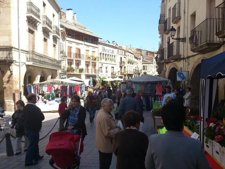 Mercat de dissabte a la Plaça de les Borges