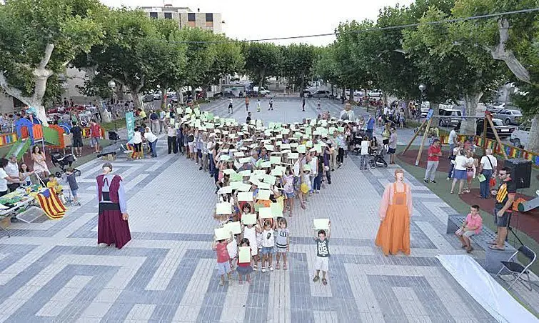 Bellvís va fer un punter humà amb cartolines de color verd