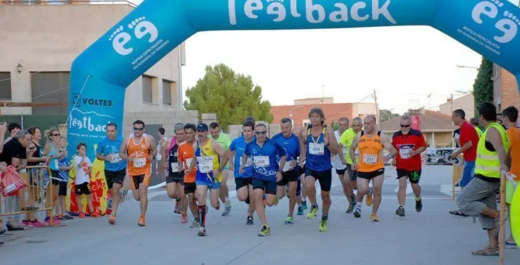 Participants en la primera Milla Urbana de Sidamon