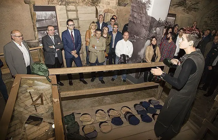 Visita a la remodelació de l'Espai Cultural del canals d'Urgell de les autoritats.