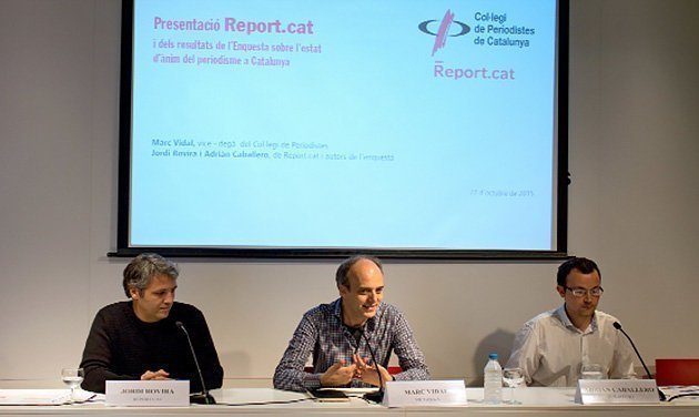 Marc Vidal vicedegà del Col·legi i Jordi Rovira i Adriàn Caballero responsables del Report.cat