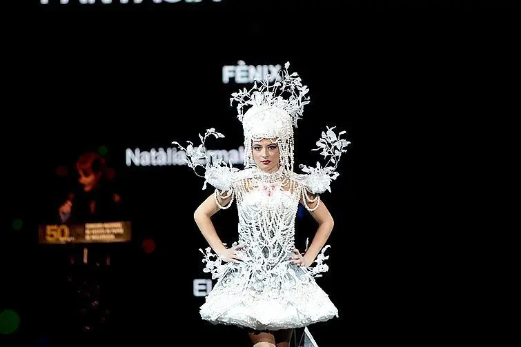 Primer premi - Fantasia - Natalia Ermakova (6) vestits de paper