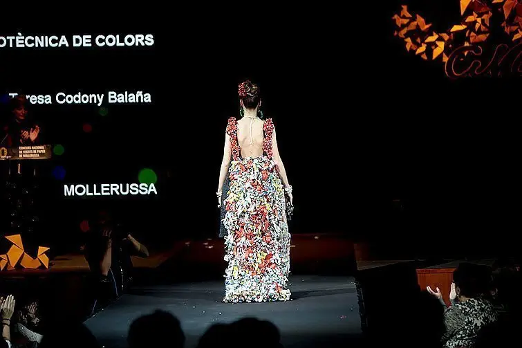 Segon Premi - Fantasia - Teresa Codony (1) vestits de paper