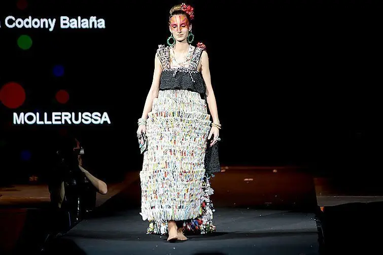 Segon Premi - Fantasia - Teresa Codony (3) vestits de paper