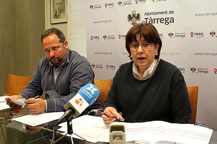 L'alcaldessa Rosa Maria Perelló (grup CiU) ) interiro