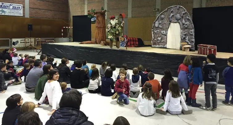 El Caga Tió al Poliesportiu de Juneda