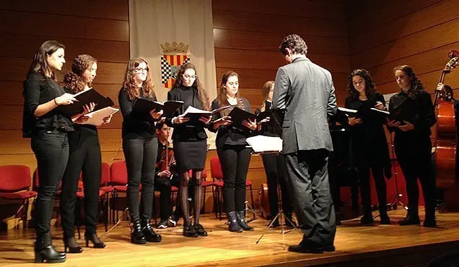 Un grup instrumental i vocal de l&#39;EMMM participa en la lectura del Poema de Nadal