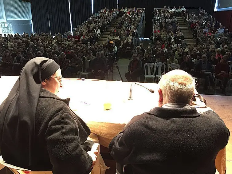 Sor Lucía Caram al Pavelló de l'Oli de les Borges interiore