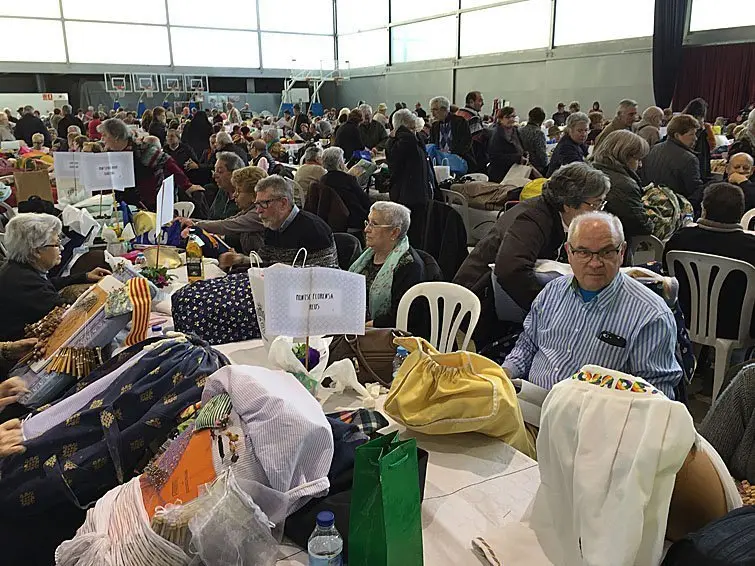 Els participants a la 19a Trobada de Puntaires de les Borges interior