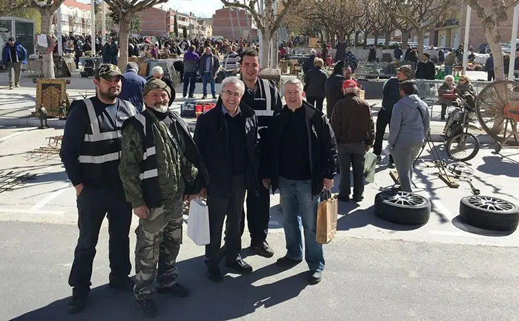 Autoritats i responsables al mercat d'antiquaris i col·leccionistes dels diumenges a les Borges