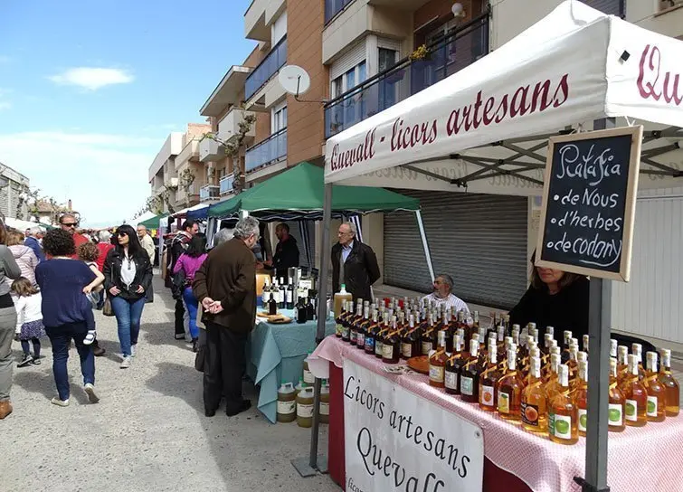 Firacmp Miralcamp amb la participació una seixantena de parades