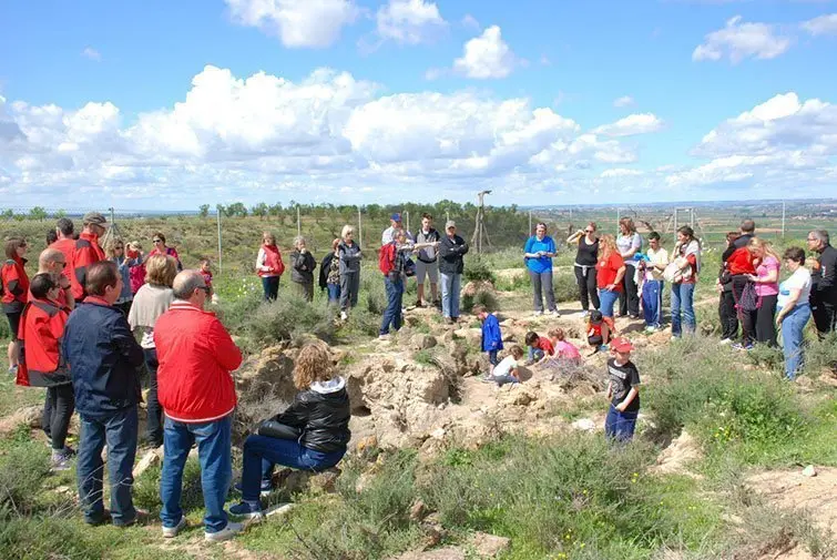 Visita dels veins de Sidamon al Tossal de les Tenalles interior