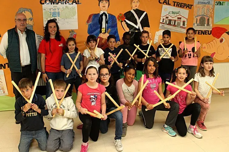 Alguns dels alumnes de 4t de Primària del Col·legi Àngel Guimerà que participen als tallers de folklore targarí (1) interior