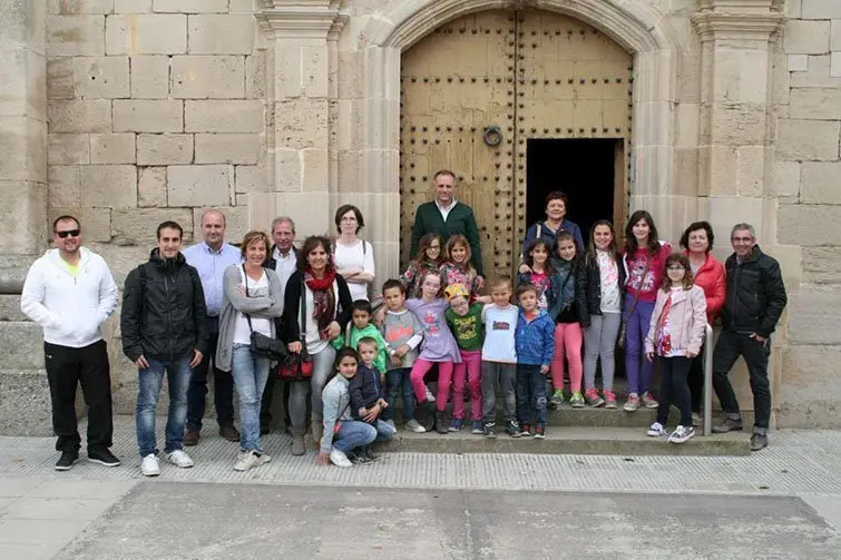 Preparant la visita al campanar del Poal en el marc de les Festes del Roser