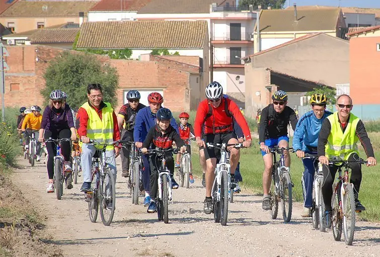 Els participants en l'activitat esportiva i turistica de Sidamon