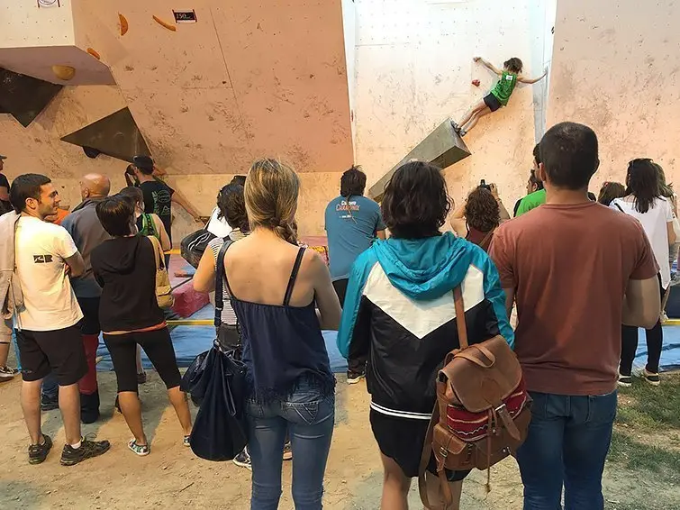 Els participants en ll'Open Boulder Alpibloc, en la desena edició