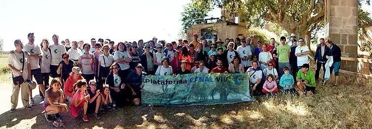 Els participants en la caminada al Salt de Duran