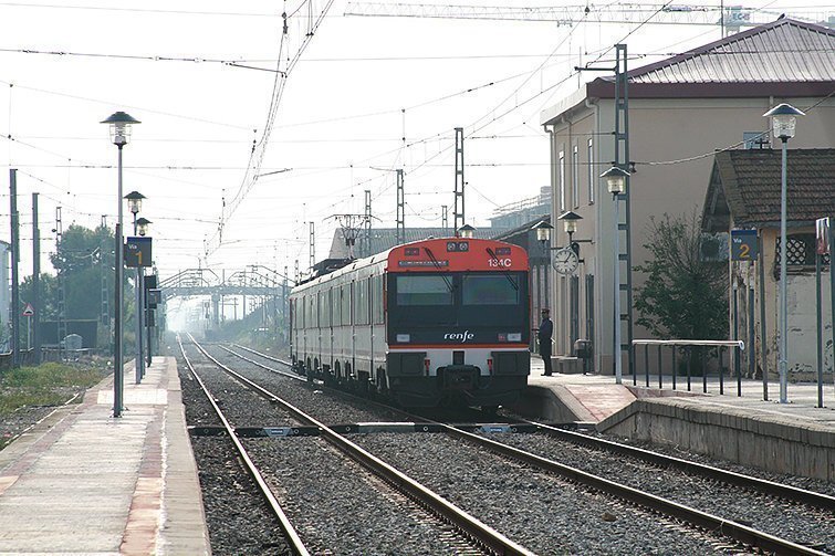 Trens de la línia Lleida Manresa estació Bell-lloc