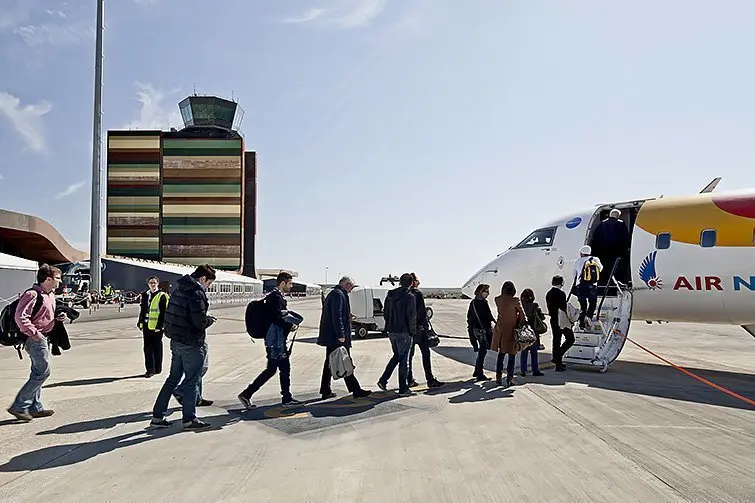 Viatgers a l'aeroport de Lleida-Alguaire.