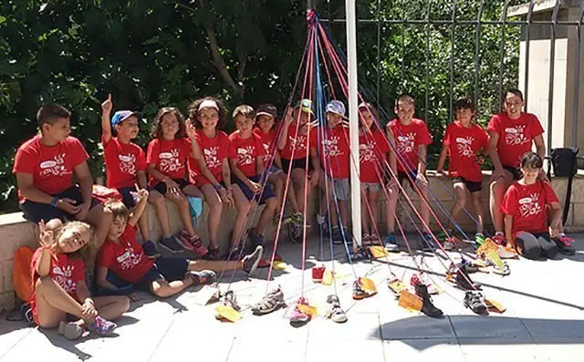 Els artistes mostren la seva obra creada en la  plaça Torronaire d'Agramunt