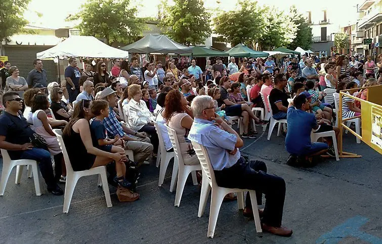 El públic vagaudir dels espectacls de la Nit Embruixada de Mollerussa