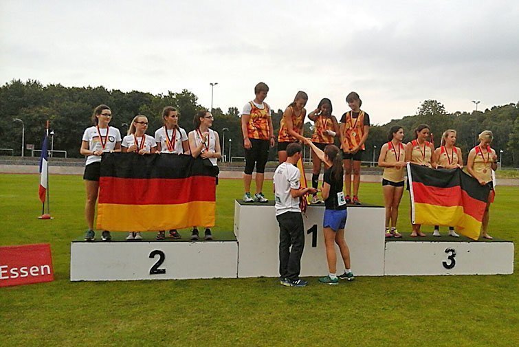 Les atletes del Club Esbufecs recullen les medalles d'or
