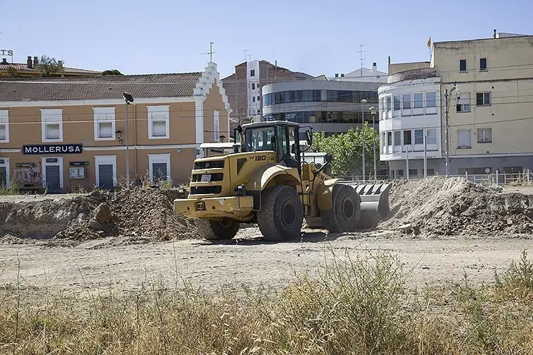 Comencen els moviments de terra per construir el pas soterrat de l'estació de tren