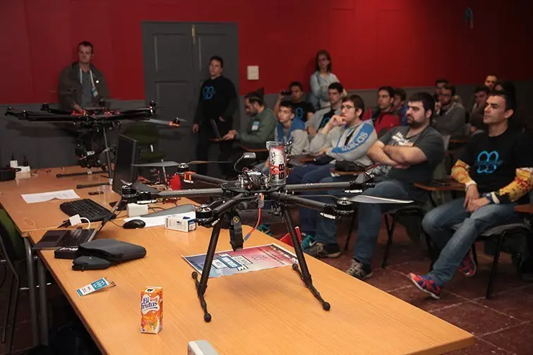 Tallers sobre drones en l'INS Mollerussa