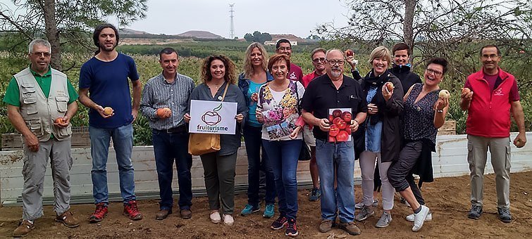 Delegació d&#39;estudiants europeus que visten Aitona, en el projecte Fruiturisme