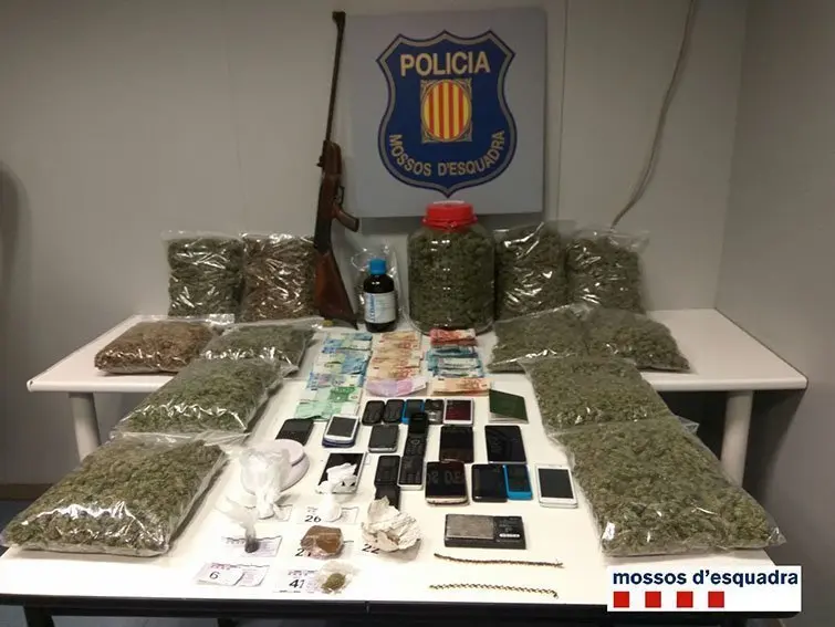 Material confiscat a la banda de traficants