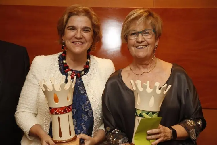 Pilar Rahola i Montse Parra, guardonades en la Nit de la Sardana