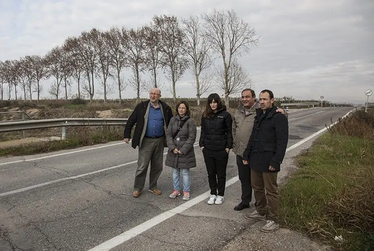 Membres dels consistoris de Bellcaire i Linyola en un dels trams conflictius de la carretera