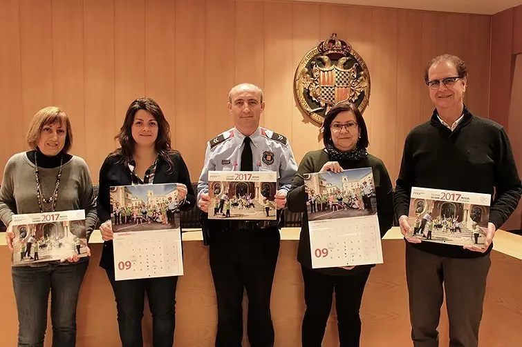 Presentació del calendari a favor de l&#39;Associació d&#39;Alzheimer de Tàrrega