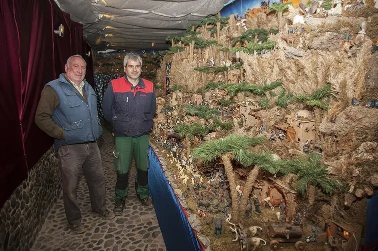 Josep M. Martí en el pessebre de Cal Valent