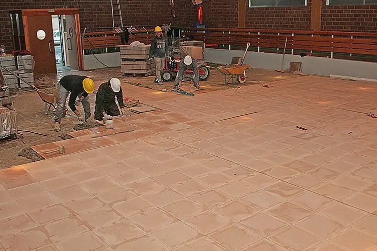 Obres de pavimentació Local del Ball de Sidamon iNTERIOR