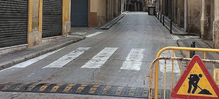 Avui s'han desplegat les primeres tanques d'obra al carrer Urgell si bé el vial no es tallarà fins dijous portada