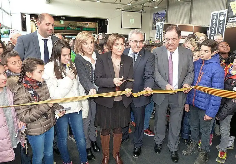 Tall de la cinta inaugural de la Fira de l'Oli i les Garrigues inteior