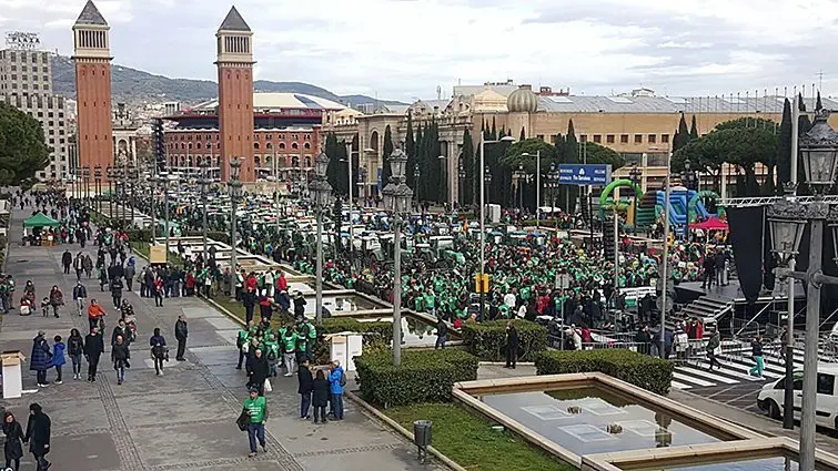 Concentració a l'avinguda Maria Cristina de Barcelona 1