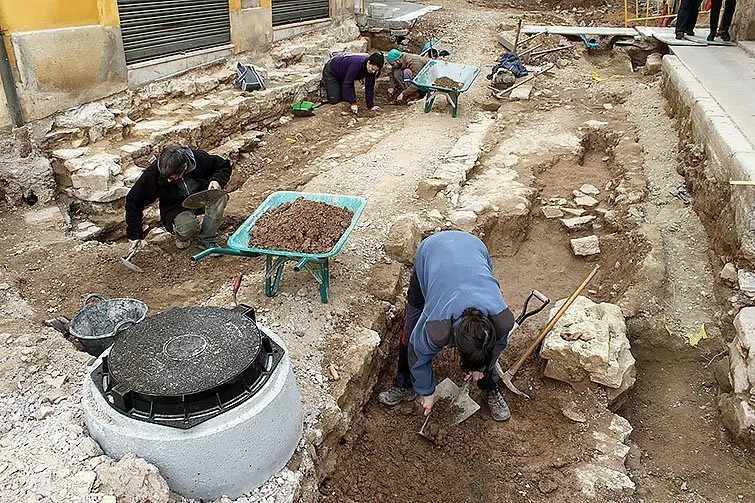 Tàrrega documenta les restes de l'antiga muralla medieval interior