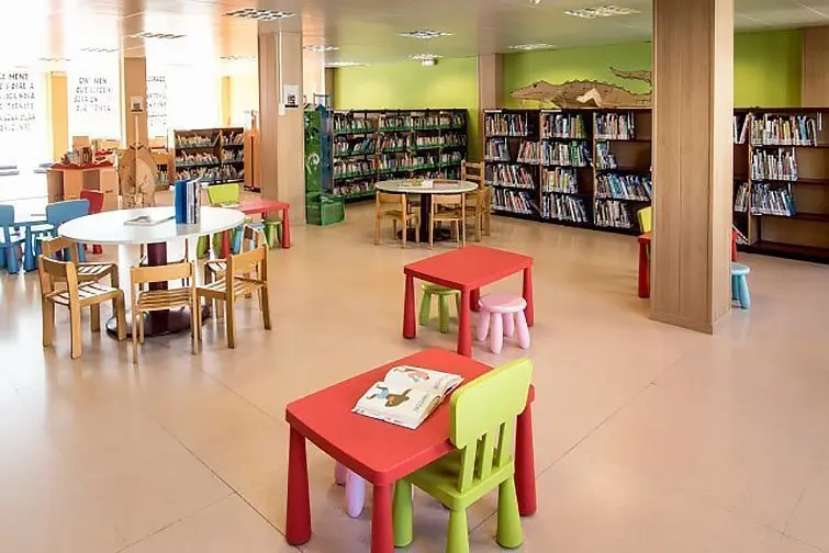 biblioteca mollerussa interior