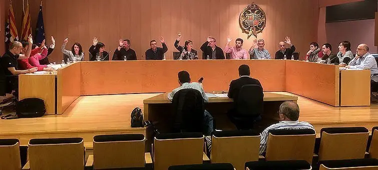 moment de la votació de la modificacio del POUM de Tàrrega al ple d'aquest dijous foto acn portada