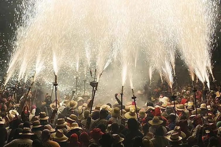 Celebració de l'Aquelarre a la plaça de la Universitat de Cervera 1