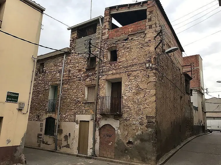 Enderroc d'edificis municipals a La Granja d'Escarp interior