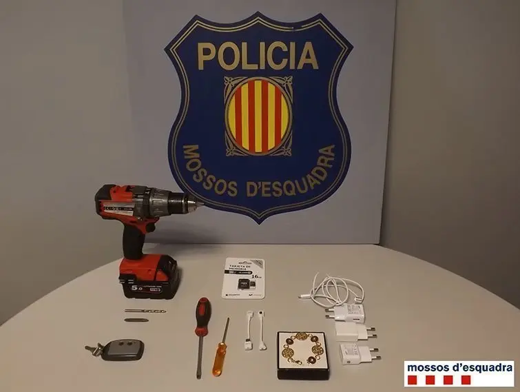 Material que els detinguts havien sostret d&#39;una furgoneta de paqueteria 1