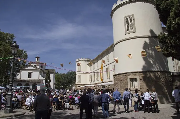 Aplec del Castell del Remei el vermut popular i parades d'artesania ©JosepAPérez