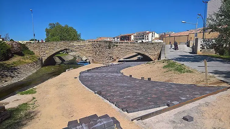 LES OBRES DEL PONT ROMÀNIC AGRAMUNT interior