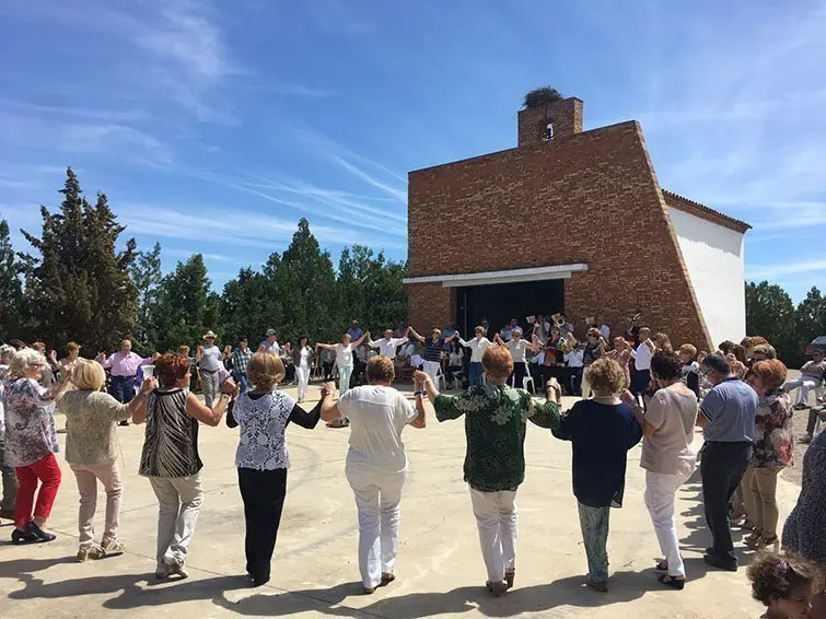 Ballada de sardanes en l&#39;ermita de Sant Miquel de Soses 1