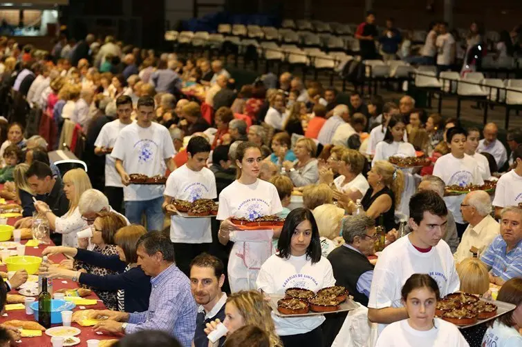 Els joves de Linyola col·laboren en el sopar