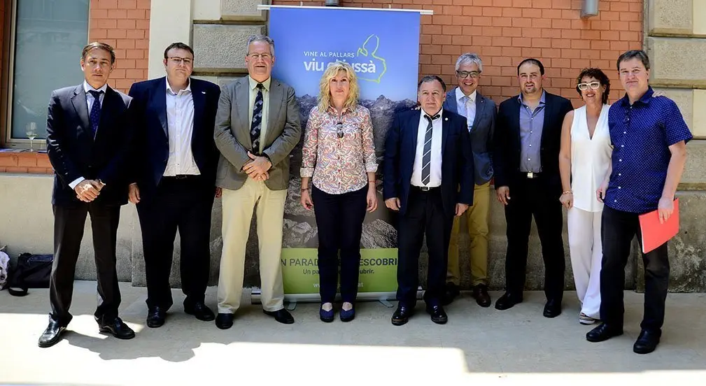 Representants polítics que van presentar la guia al Palau Robert de barcelona