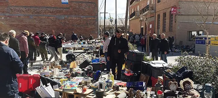 El solar havia acollit parades del mercat d'antiquaris dels diumenges